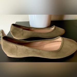 Excellent Condition - Universal Thread (Target) Flats